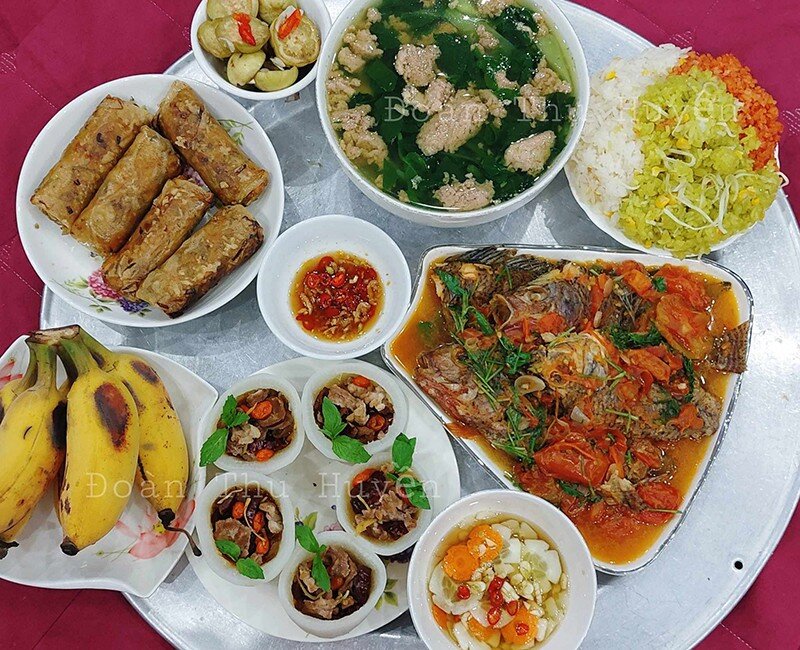 Mâm Cơm Trứng Gà Luộc